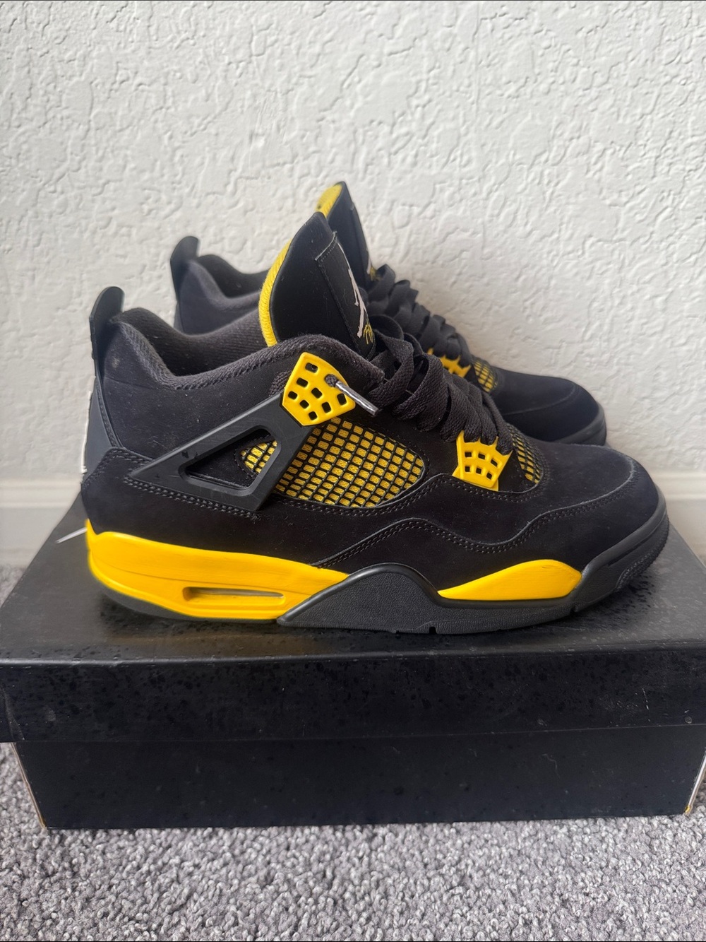 Men Air Jordan Retro 4 Thunder Shoes Size 9.5 - Picture 2 of 8